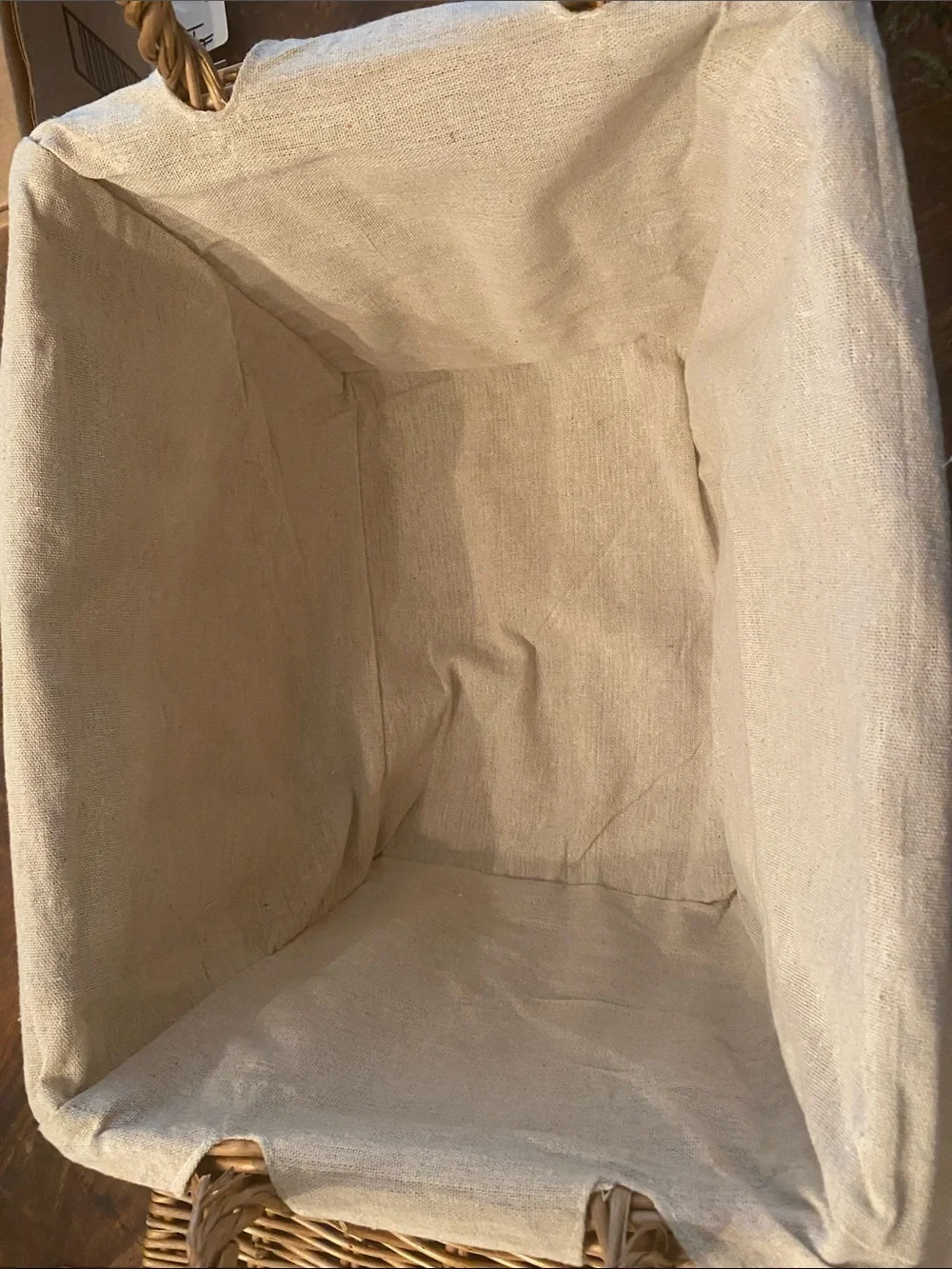 EUC Williams Sonoma Lined Wicker Basket with Lid and Handles